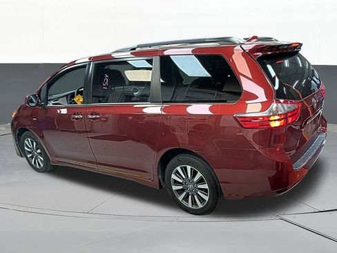 Used 2020 Toyota Sienna LE w/ LE Preferred Package image 8
