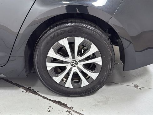 Used 2022 Toyota Corolla LE image 23