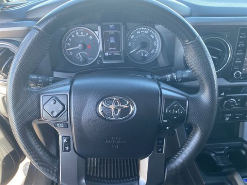 Used 2022 Toyota Tacoma TRD Off-Road image 24