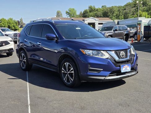 Used 2019 Nissan Rogue SV w/ Premium Package AWD/4WD image 3