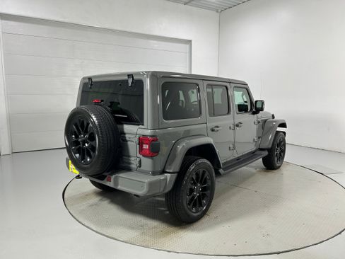 Used 2022 Jeep Wrangler Unlimited Sahara AWD/4WD image 33