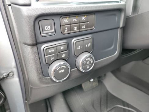 New 2026 Chevrolet Suburban Premier image 24