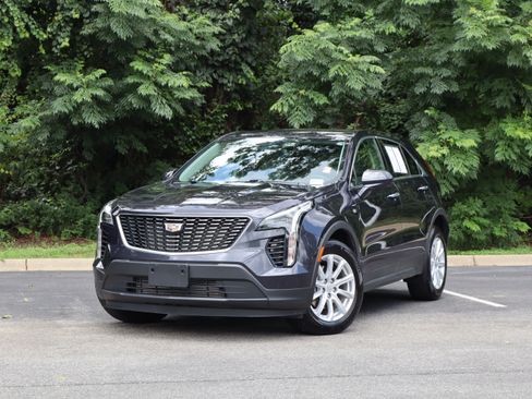 Used 2023 Cadillac XT4 Luxury w/ Cold Weather Package AWD/4WD image 2