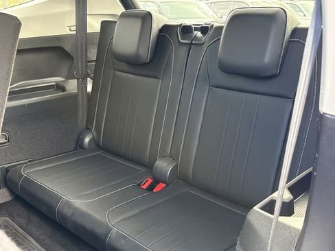 Used 2023 Volkswagen Tiguan SE image 28