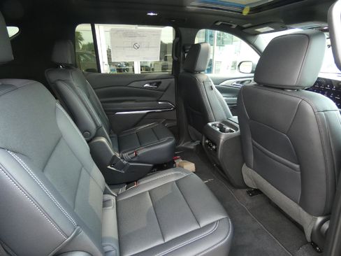 New 2026 Chevrolet Traverse LT w/ Sun and Wheel Package AWD/4WD image 17