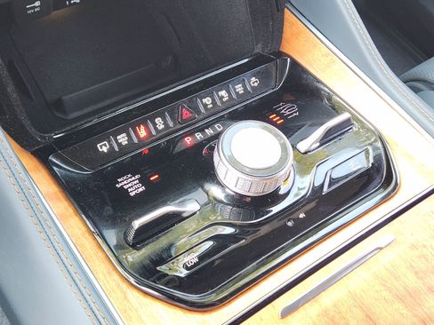 Used 2022 Jeep Grand Wagoneer Series III w/ Flexible Seating Group image 24