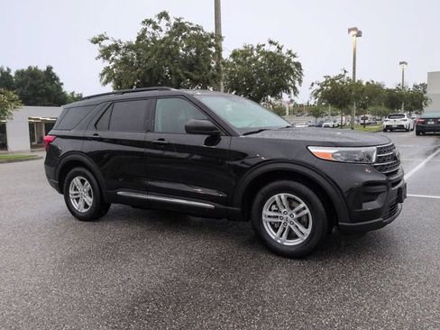 Used 2022 Ford Explorer XLT RWD image 2
