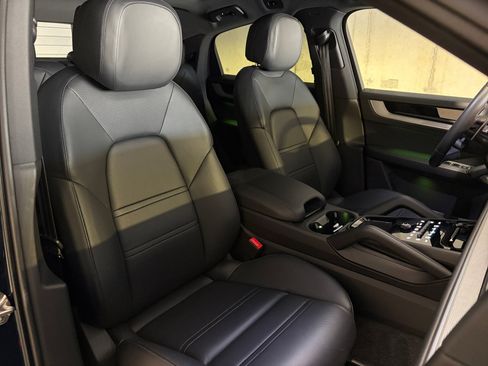 Certified 2026 Porsche Cayenne Coupe AWD/4WD image 32