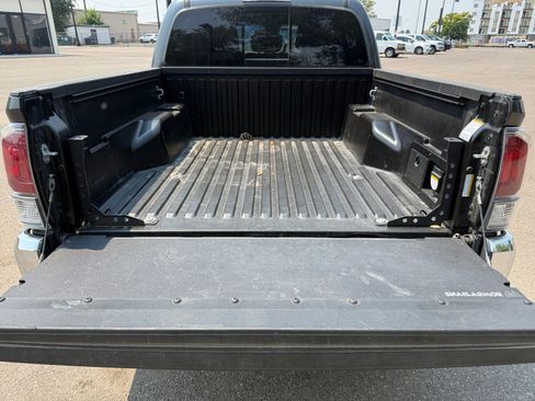 Used 2023 Toyota Tacoma TRD Off-Road AWD/4WD image 32