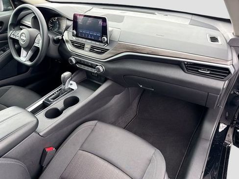 Used 2025 Nissan Altima 2.5 SV FWD image 27