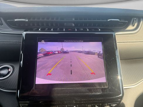 Used 2025 Jeep Grand Cherokee Laredo w/ Luxury Tech Group I image 19