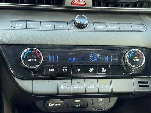 Certified 2025 Hyundai Elantra SEL FWD image 25