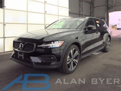 Used 2025 Volvo V60 B5 Cross Country Plus