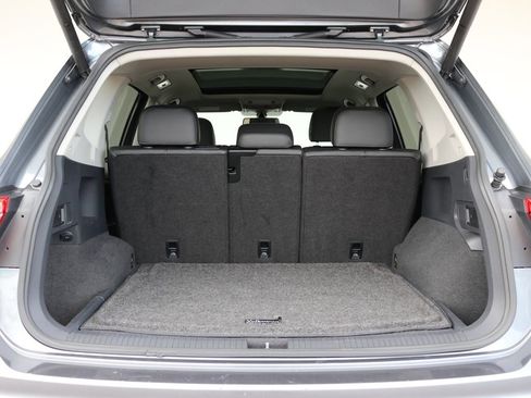 Used 2018 Volkswagen Tiguan SEL AWD/4WD image 30