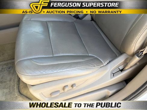 Used 2016 Chevrolet Suburban LTZ RWD image 19