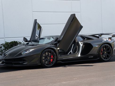 Used 2020 Lamborghini Aventador SVJ AWD/4WD image 31