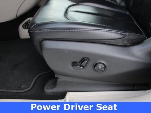 Used 2020 Chrysler Voyager Lxi image 4