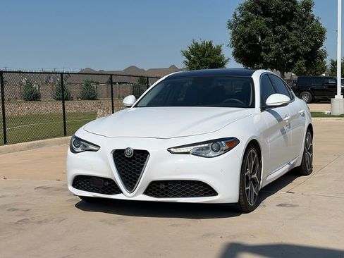 Used 2019 Alfa Romeo Giulia Ti RWD image 3