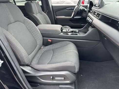 Used 2023 Honda Pilot Sport image 11