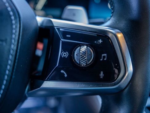 Used 2023 BMW 740i image 7