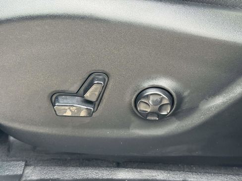 Used 2019 Jeep Cherokee Limited AWD/4WD image 18
