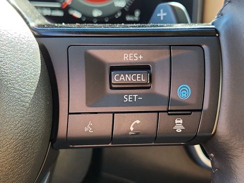 Used 2023 Nissan Rogue Platinum w/ Platinum Premium Package image 18