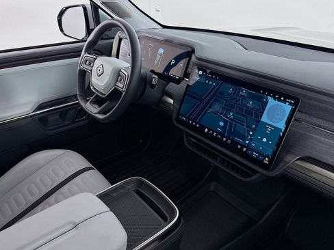 Used 2024 Rivian R1S Adventure image 17