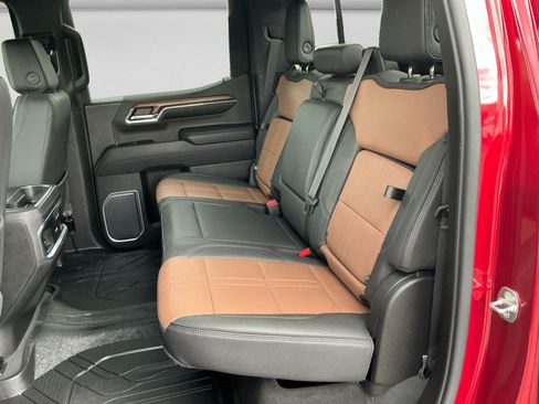Used 2023 Chevrolet Silverado 1500 High Country w/ High Country Premium Package AWD/4WD image 14