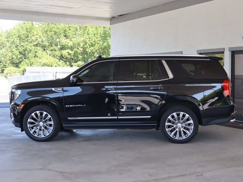 Used 2021 GMC Yukon Denali w/ Denali Premium Package AWD/4WD image 2