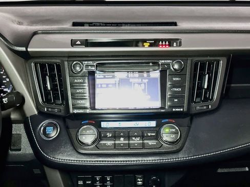 Used 2018 Toyota RAV4 XLE image 11