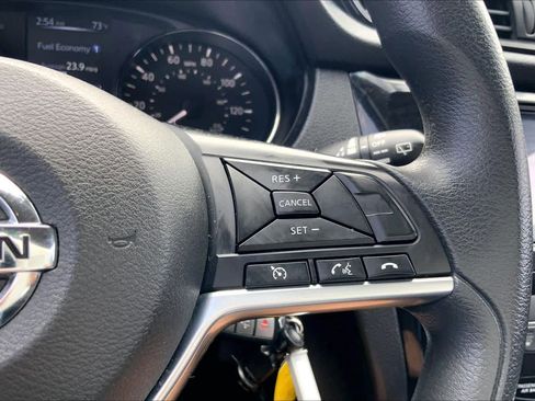 Used 2017 Nissan Rogue S AWD/4WD image 24