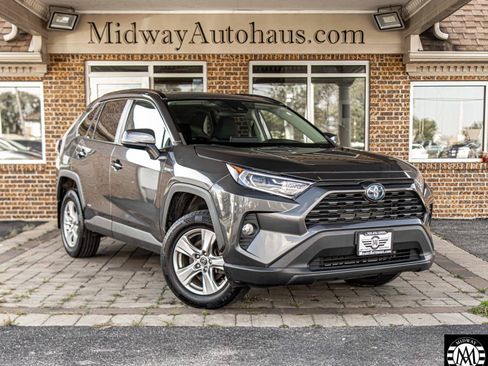 Used 2021 Toyota RAV4 XLE w/ Convenience Package AWD/4WD image 3