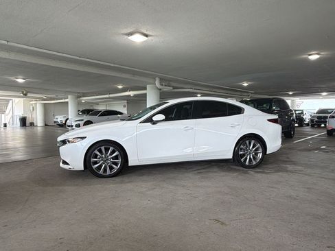 Used 2019 MAZDA MAZDA3 Sedan FWD image 2