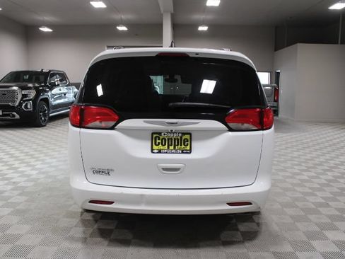 Used 2021 Chrysler Voyager Lxi FWD image 8