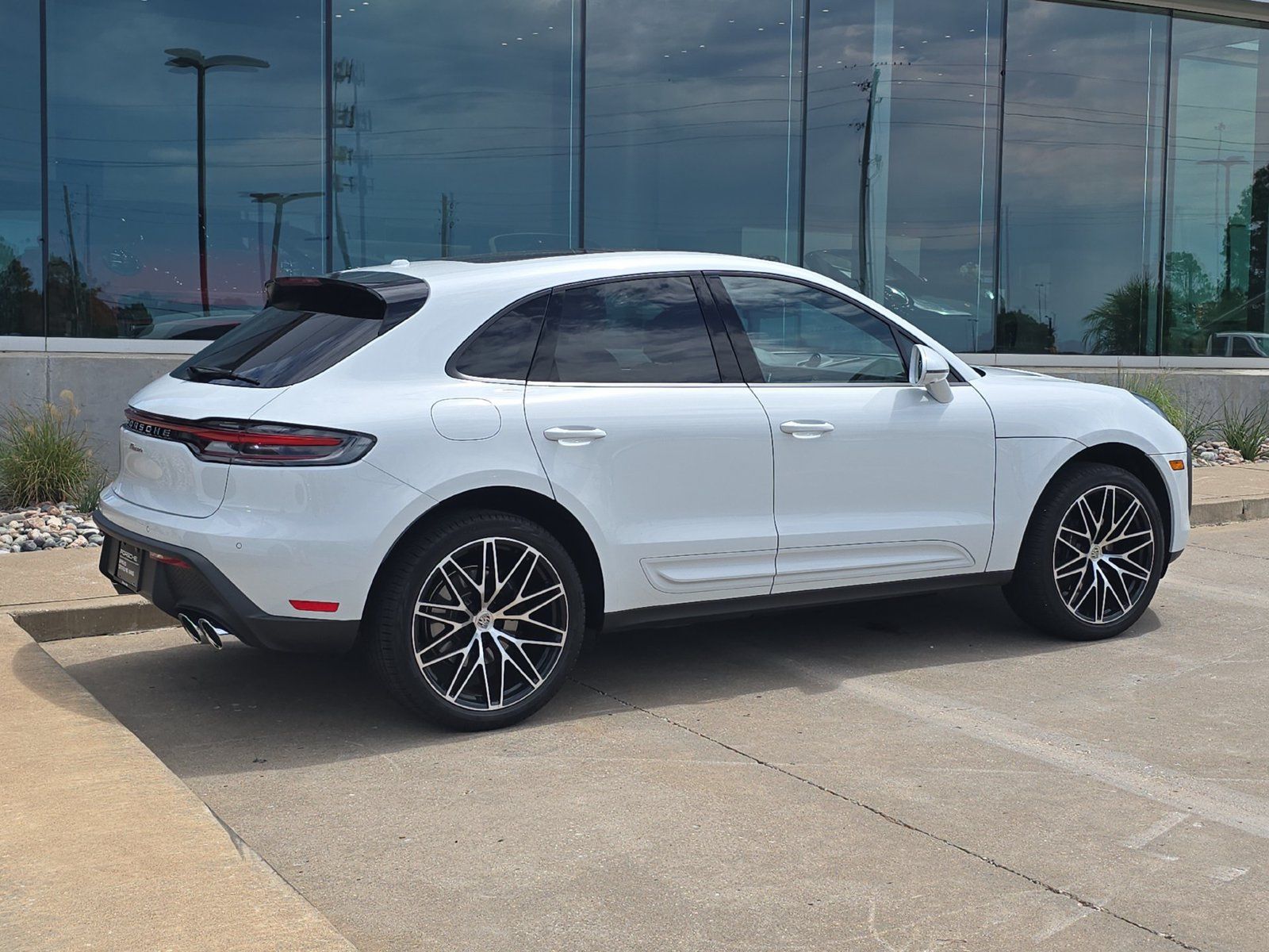 Certified 2026 Porsche Macan AWD/4WD image 7