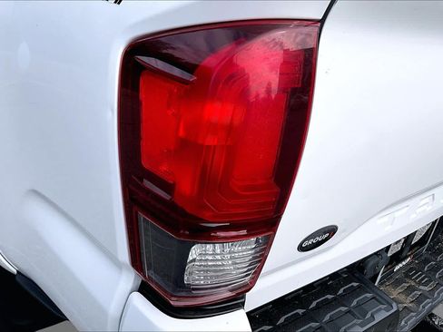 Used 2019 Toyota Tacoma TRD Sport w/ Technology Package AWD/4WD image 27