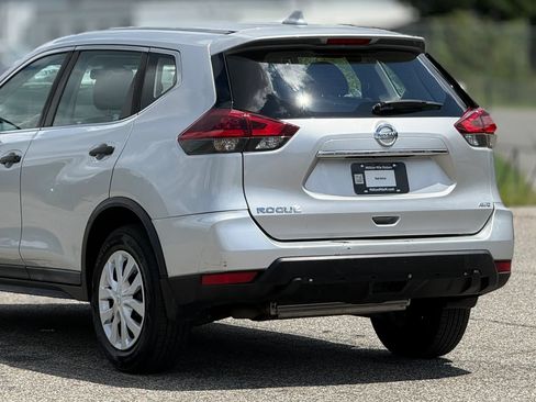 Used 2018 Nissan Rogue S AWD/4WD image 16