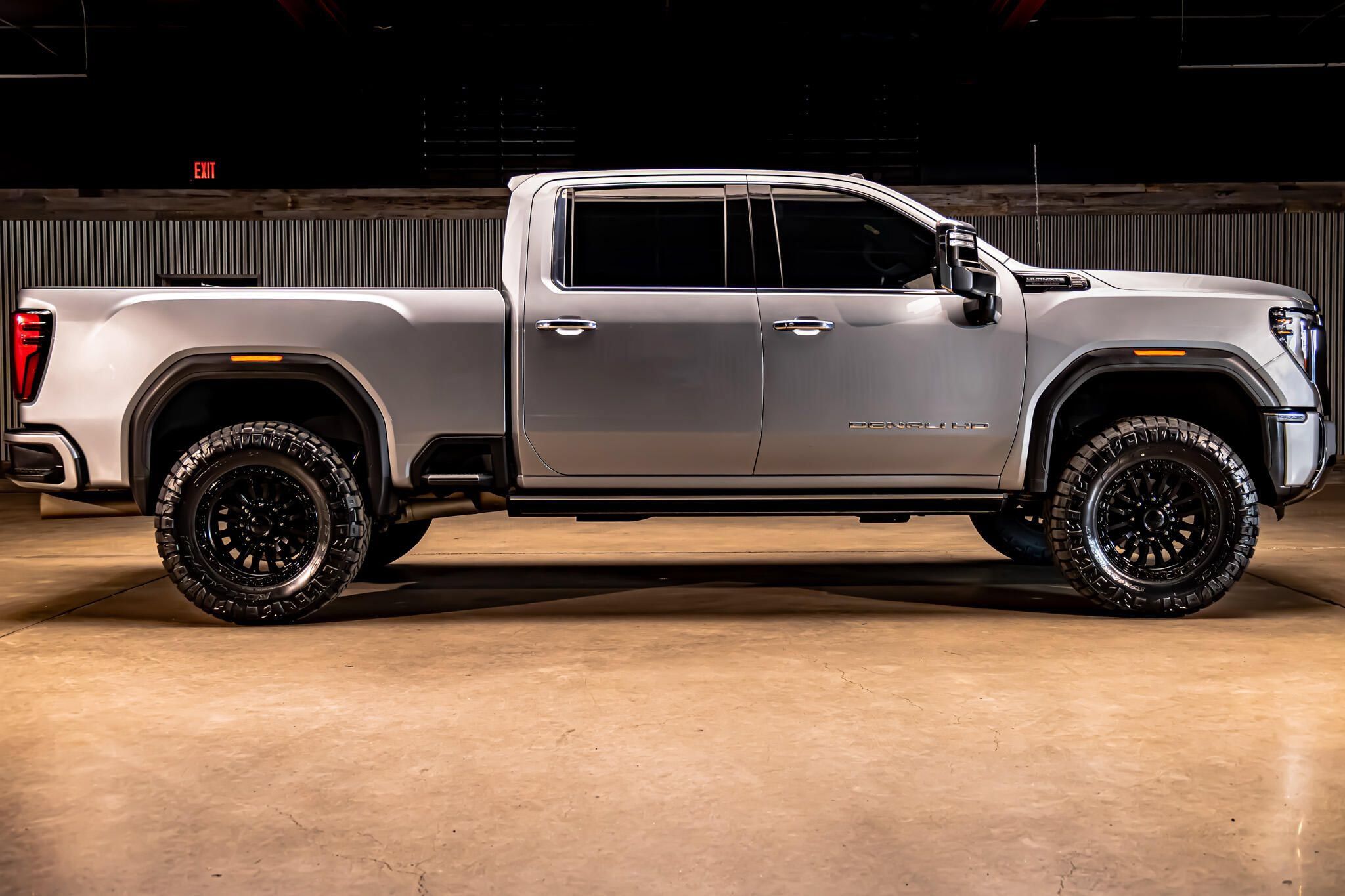 Used 2024 GMC Sierra 2500 Denali Ultimate AWD/4WD image 11
