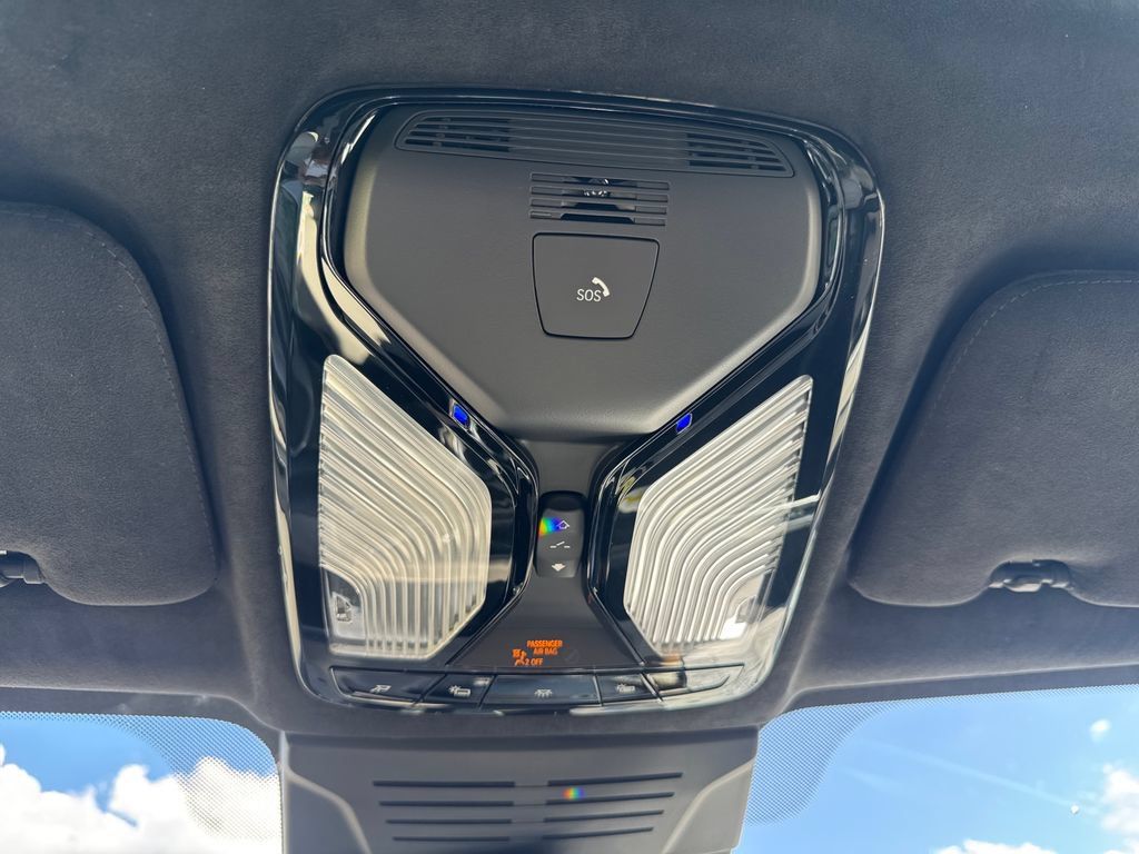 New 2026 BMW ALPINA XB7 AWD/4WD image 17