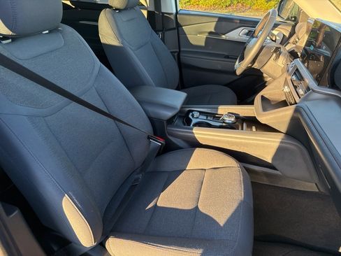 Used 2025 Ford Explorer Active image 31