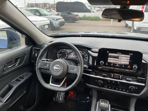Used 2025 Nissan Pathfinder SV FWD image 37