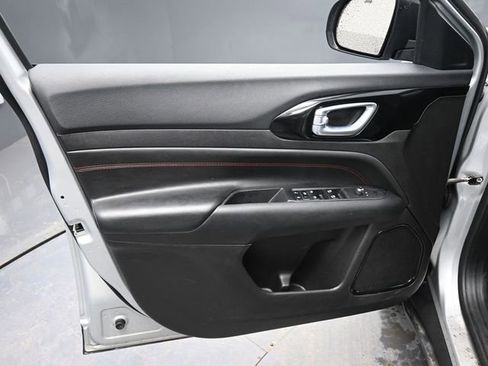 Used 2025 Jeep Compass Trailhawk image 14