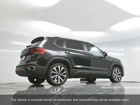 Used 2023 Volkswagen Taos SE w/ Panoramic Sunroof Package image 62