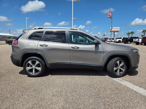 Used 2020 Jeep Cherokee Limited w/ Technology Group FWD image 9