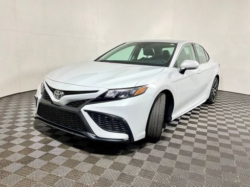 Used 2022 Toyota Camry SE FWD image 2