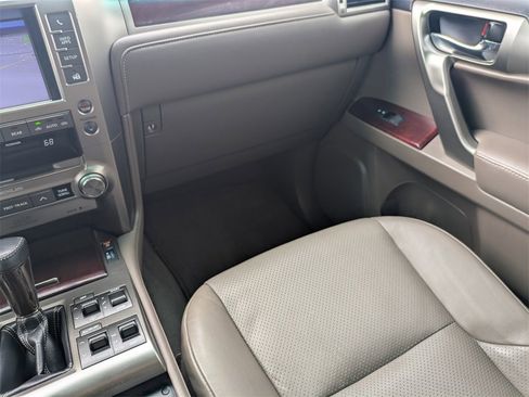 Used 2019 Lexus GX 460 Luxury image 17
