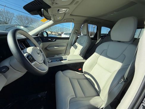 Used 2023 Volvo XC60 B5 Ultimate w/ Climate Package image 3