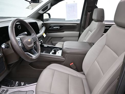 Used 2025 Chevrolet Suburban LT w/ Comfort Package AWD/4WD image 22