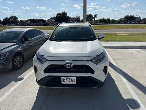 Used 2022 Toyota RAV4 SE w/ Convenience Package AWD/4WD image 3