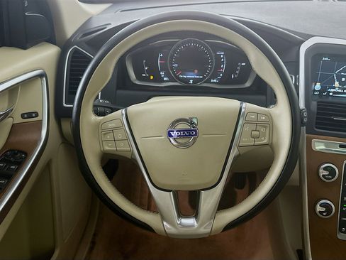 Used 2016 Volvo XC60 T5 Premier w/ Proximity Package image 17